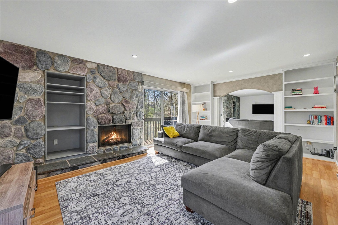 220 Lyn Anne Court, Ann Arbor, MI, 48103-3400