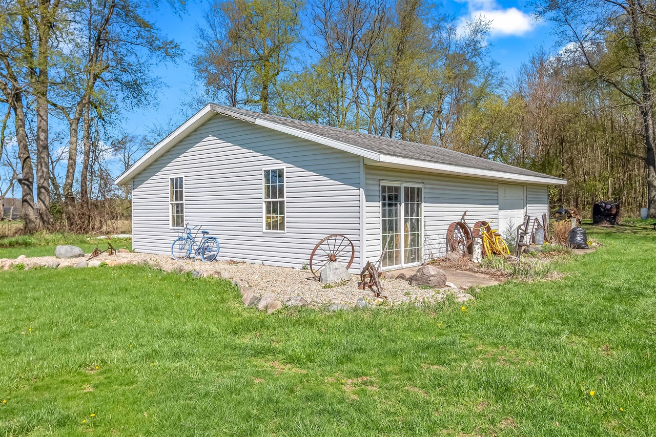 320 Jonesville Road, Jonesville, MI, 49250-9692