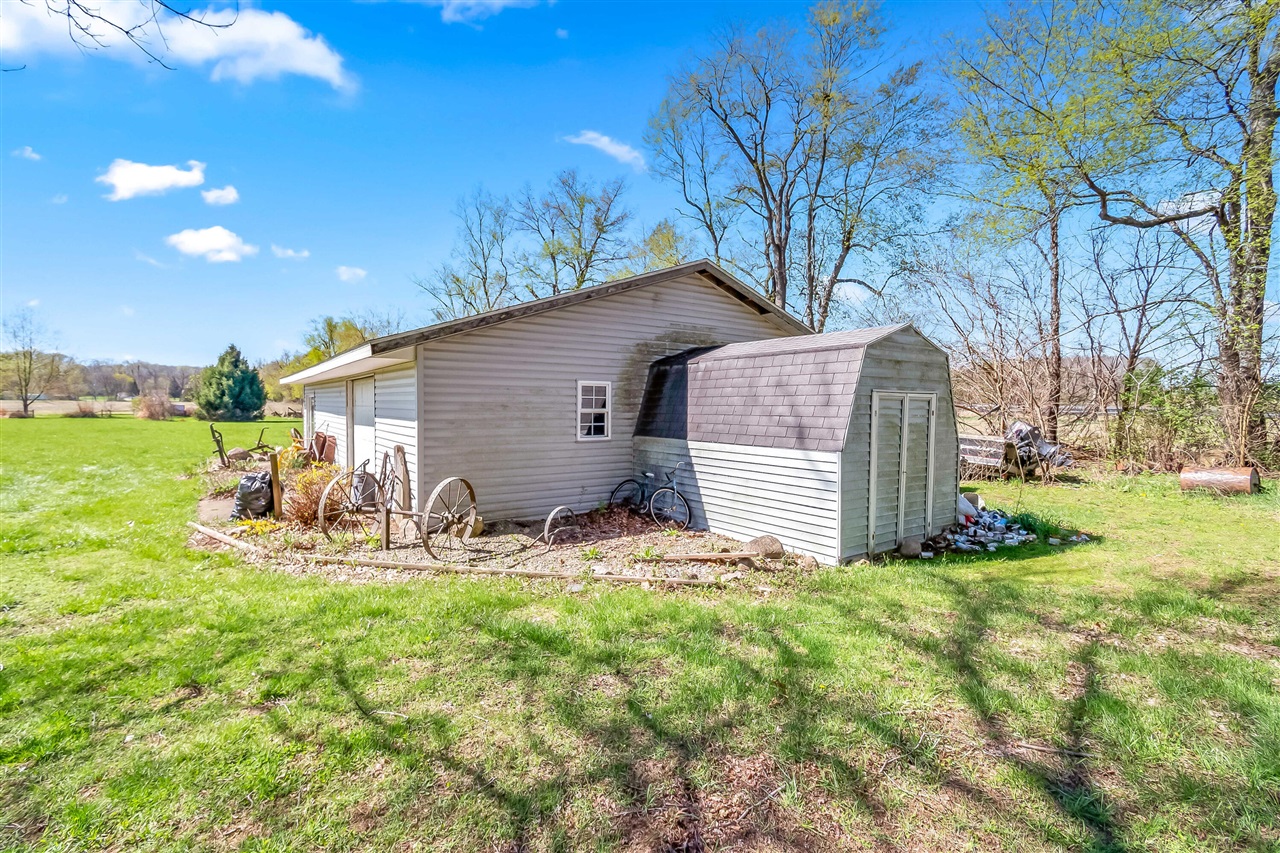 320 Jonesville Road, Jonesville, MI, 49250-9692