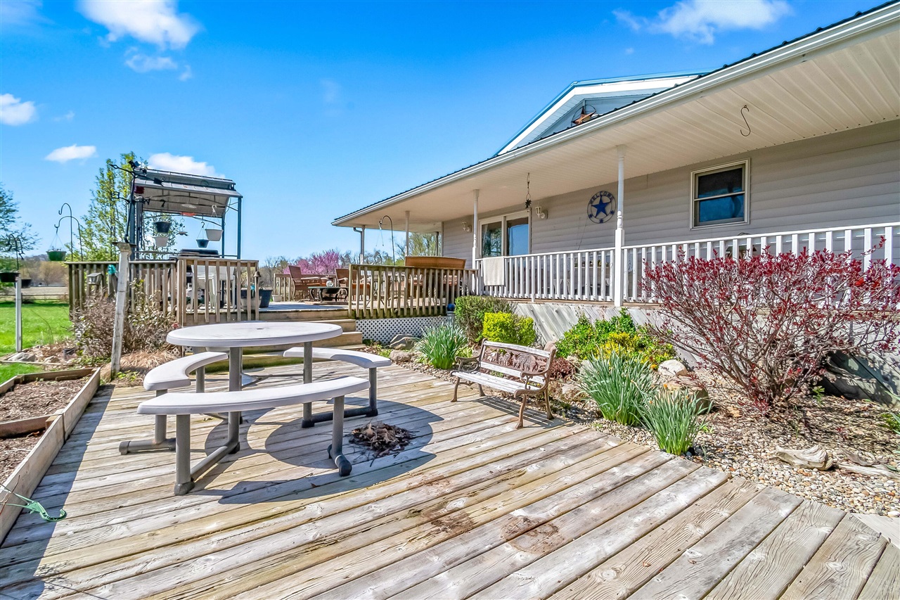 320 Jonesville Road, Jonesville, MI, 49250-9692