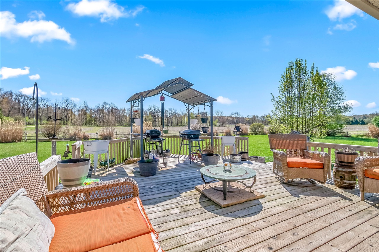 320 Jonesville Road, Jonesville, MI, 49250-9692