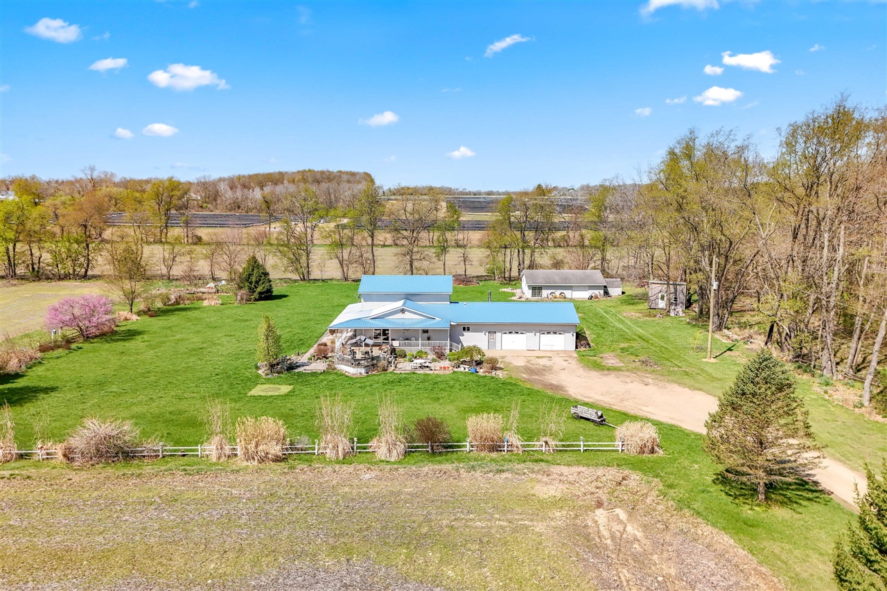 320 Jonesville Road, Jonesville, MI, 49250-9692