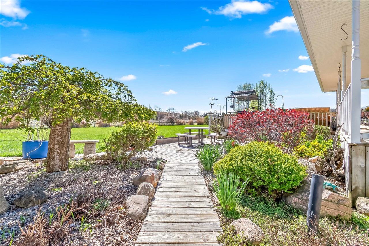 320 Jonesville Road, Jonesville, MI, 49250-9692