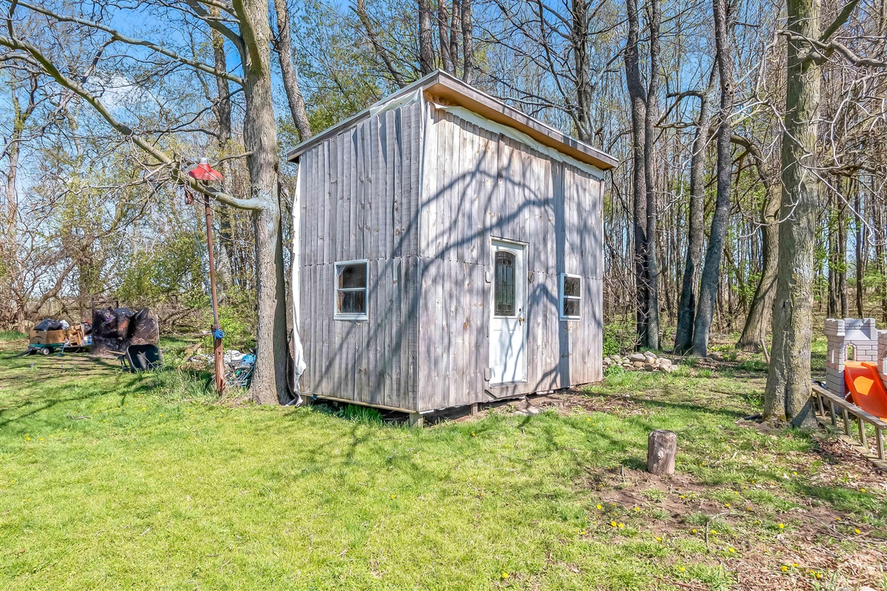 320 Jonesville Road, Jonesville, MI, 49250-9692