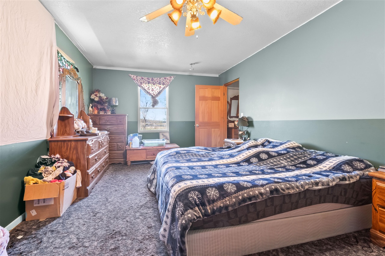 320 Jonesville Road, Jonesville, MI, 49250-9692