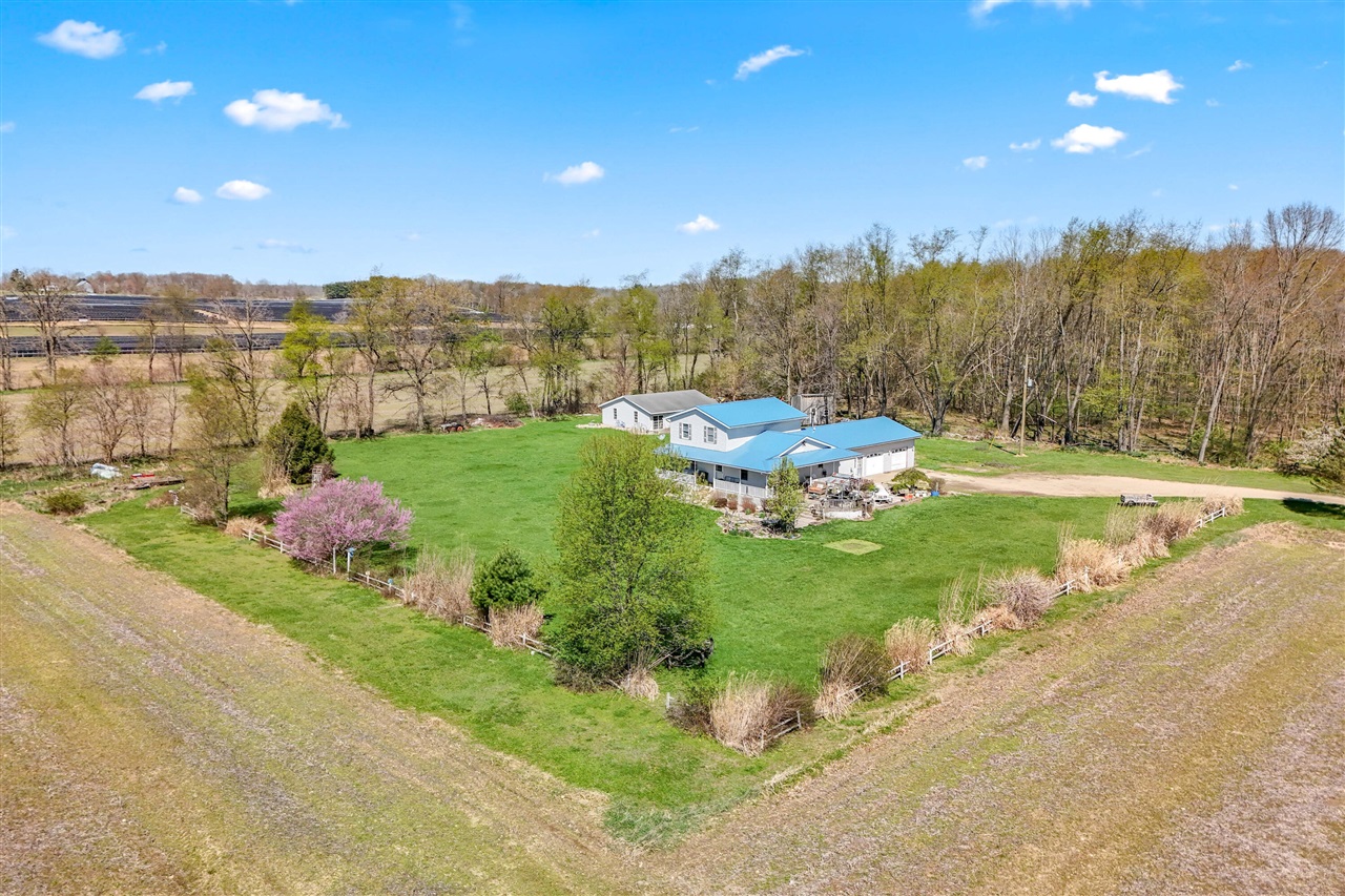 320 Jonesville Road, Jonesville, MI, 49250-9692