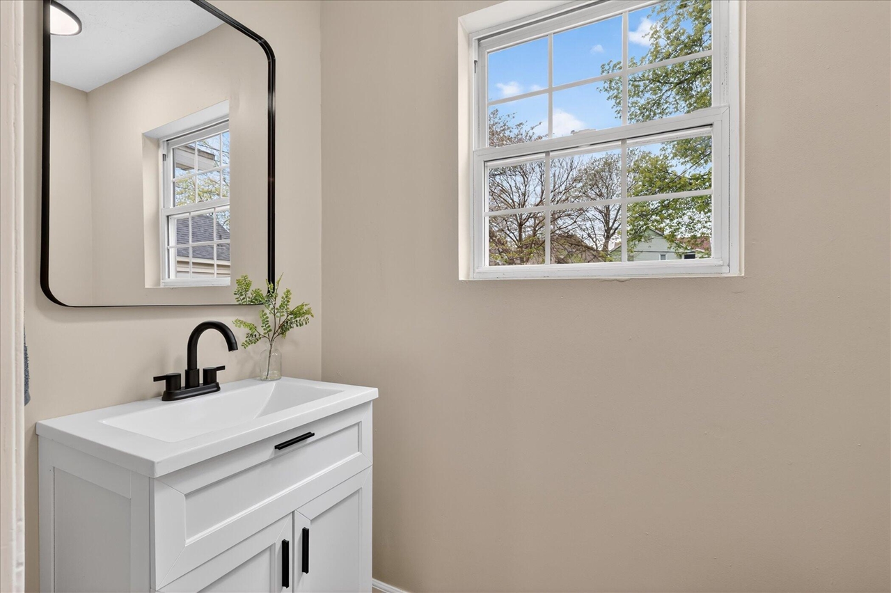 1039 Cass Avenue, Grand Rapids, MI, 49507-1119