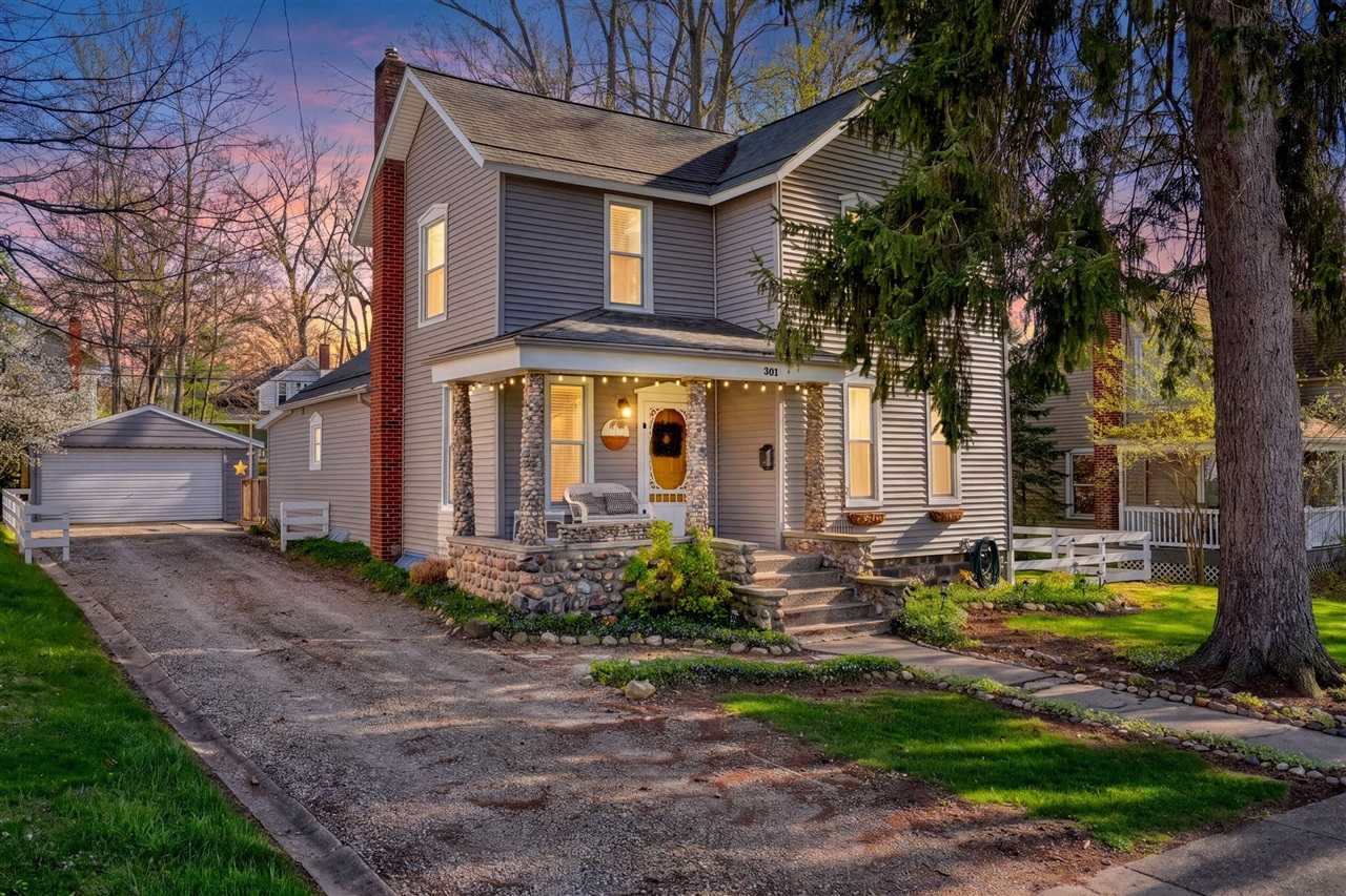 303 W Middle Street, Chelsea, MI, 48118-1505