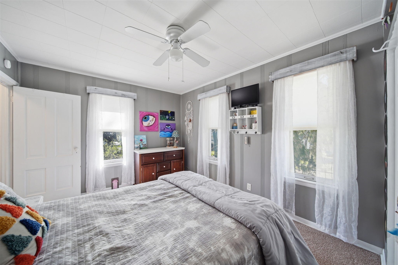 303 W Middle Street, Chelsea, MI, 48118-1505