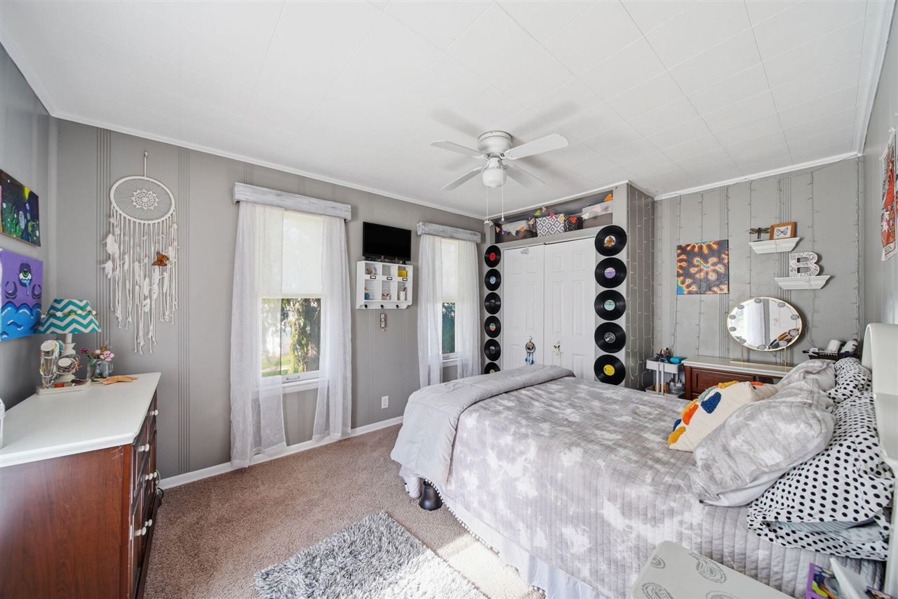 303 W Middle Street, Chelsea, MI, 48118-1505