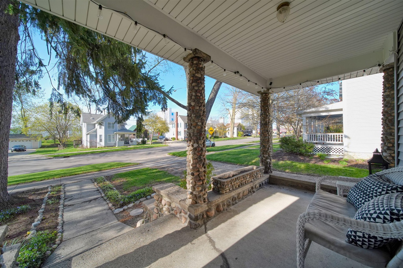 303 W Middle Street, Chelsea, MI, 48118-1505