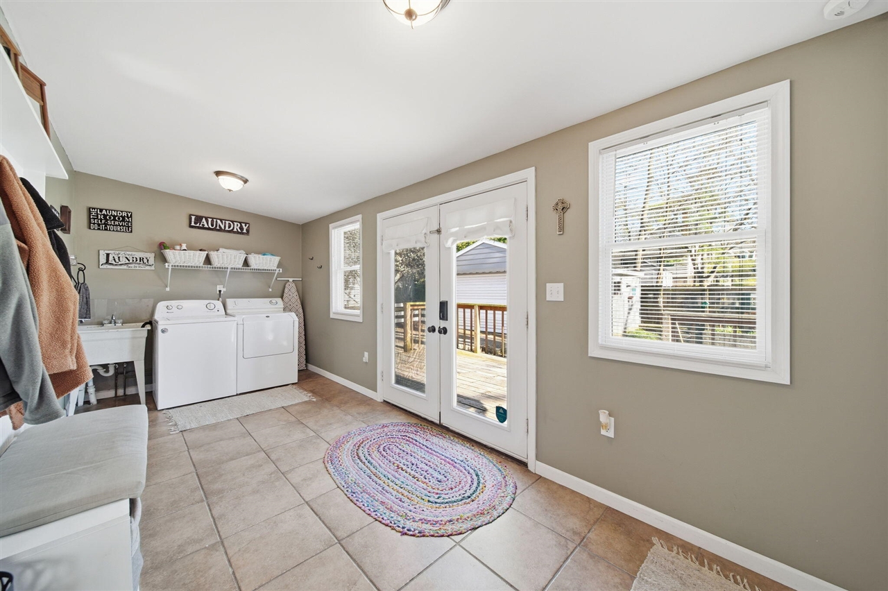 303 W Middle Street, Chelsea, MI, 48118-1505