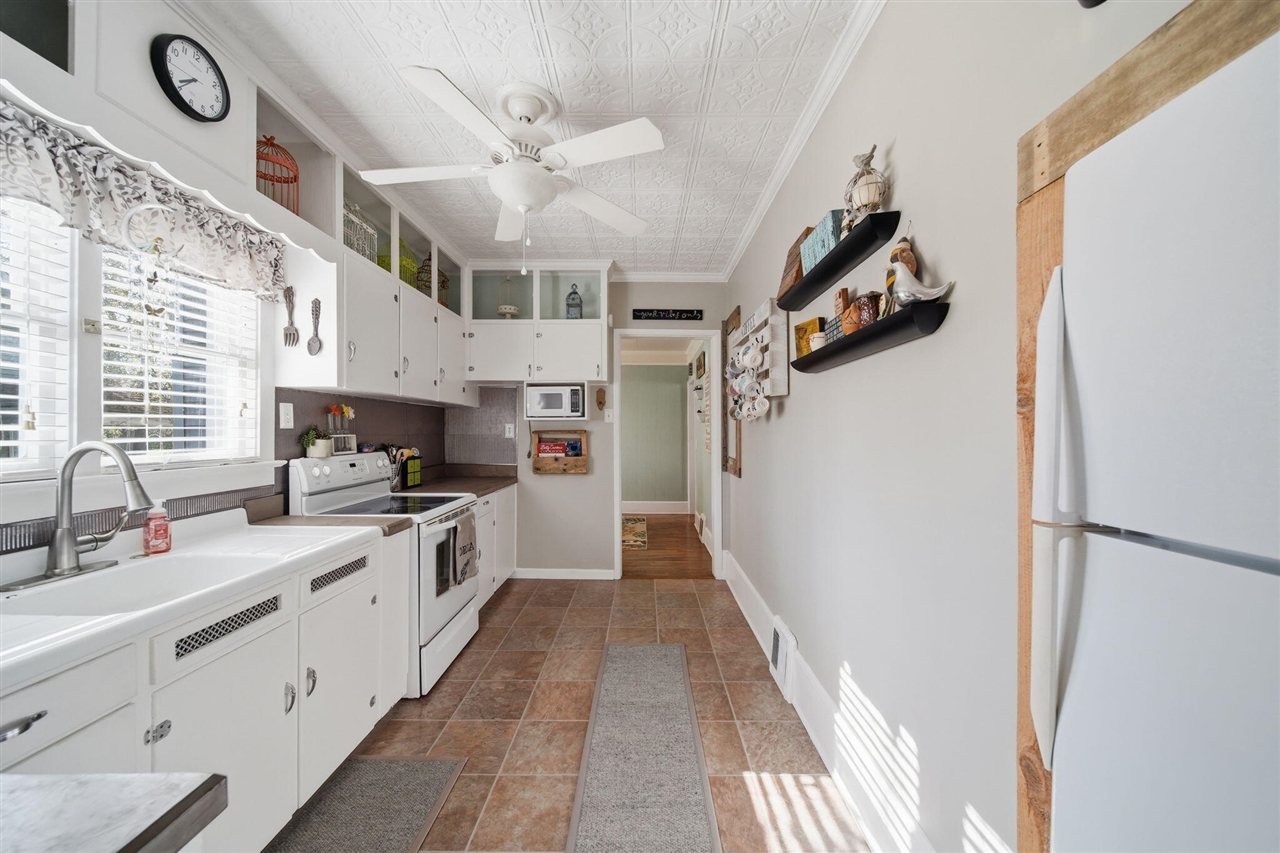 303 W Middle Street, Chelsea, MI, 48118-1505