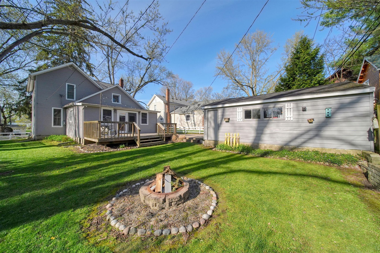 303 W Middle Street, Chelsea, MI, 48118-1505