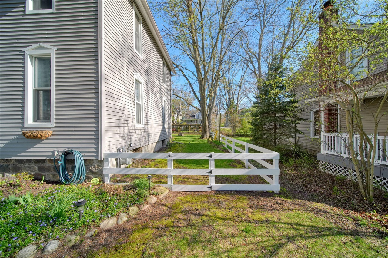 303 W Middle Street, Chelsea, MI, 48118-1505