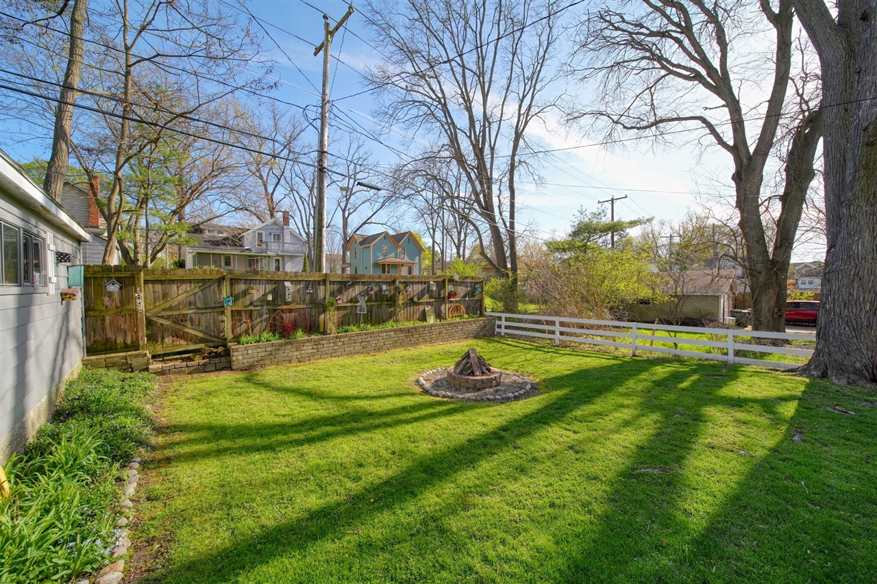 303 W Middle Street, Chelsea, MI, 48118-1505