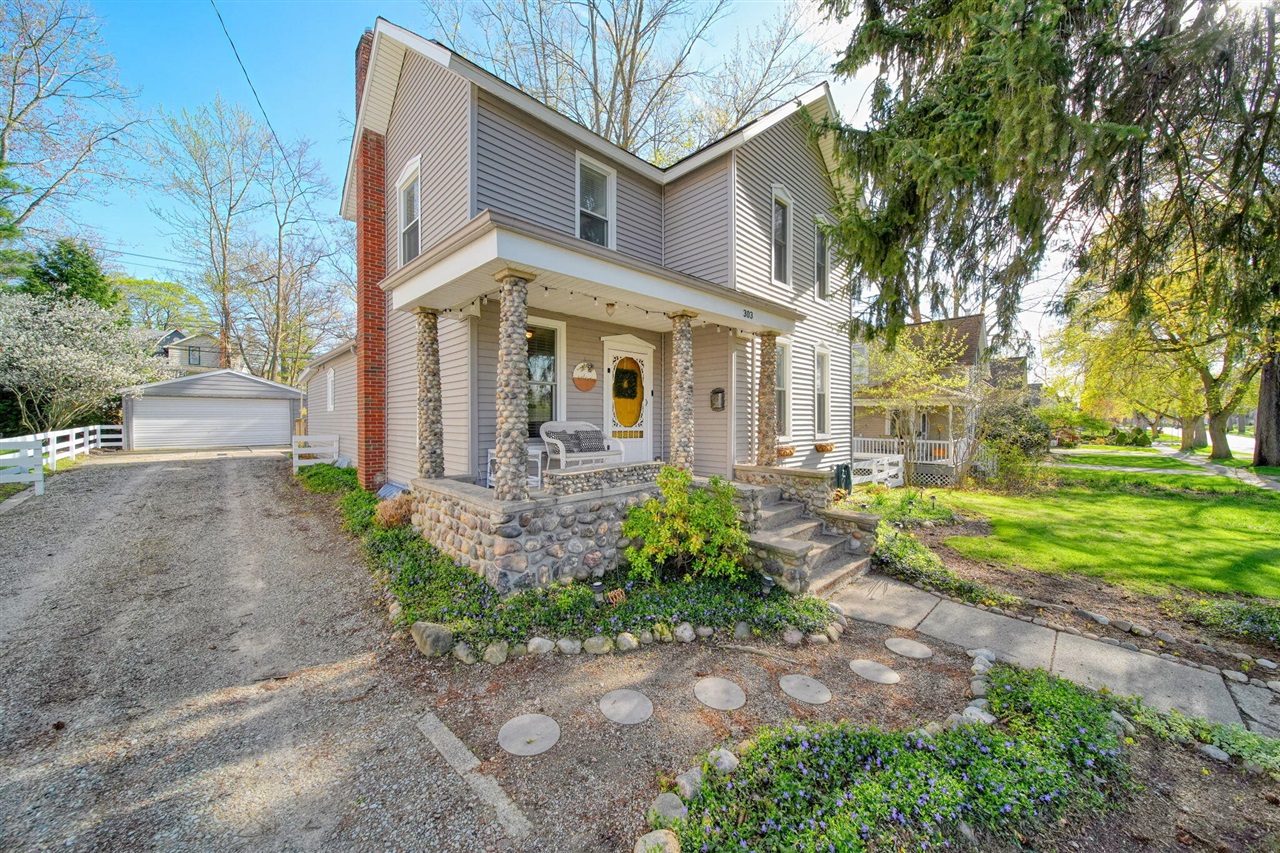 303 W Middle Street, Chelsea, MI, 48118-1505