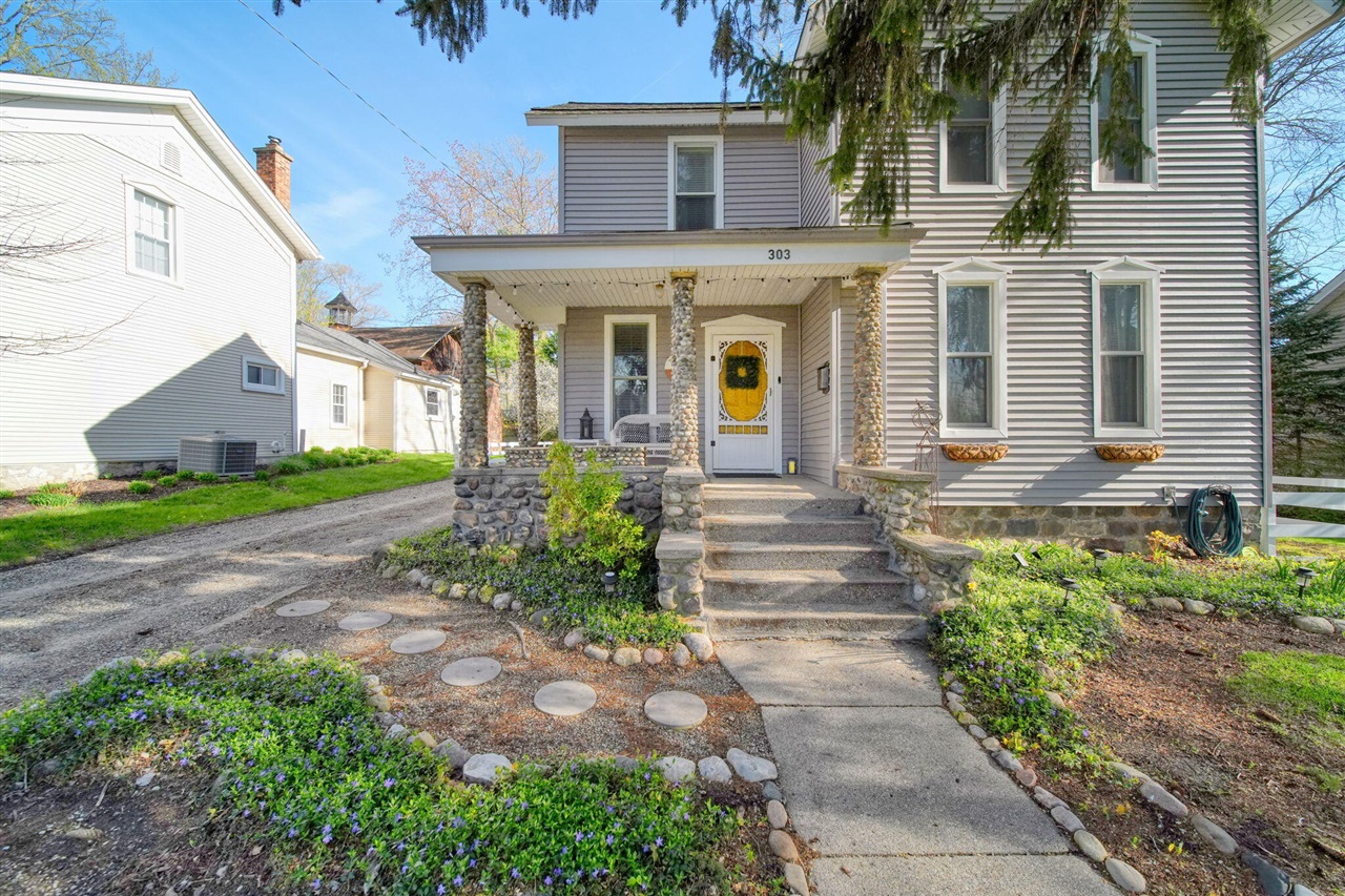 303 W Middle Street, Chelsea, MI, 48118-1505
