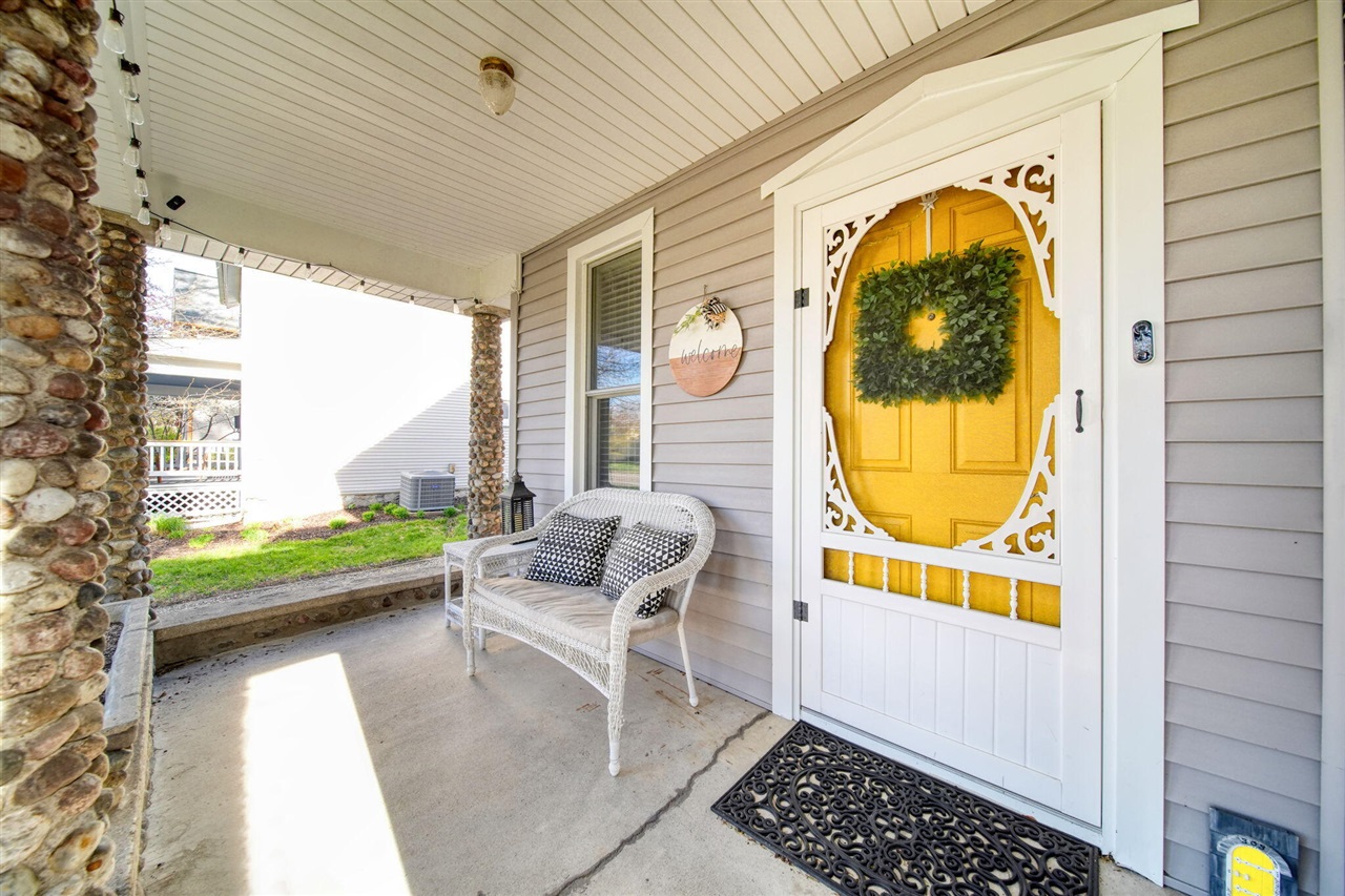 303 W Middle Street, Chelsea, MI, 48118-1505