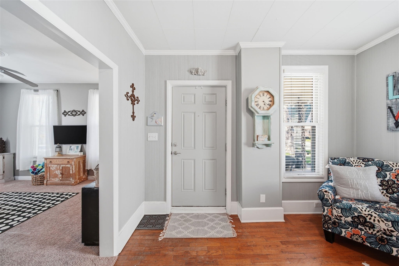 303 W Middle Street, Chelsea, MI, 48118-1505