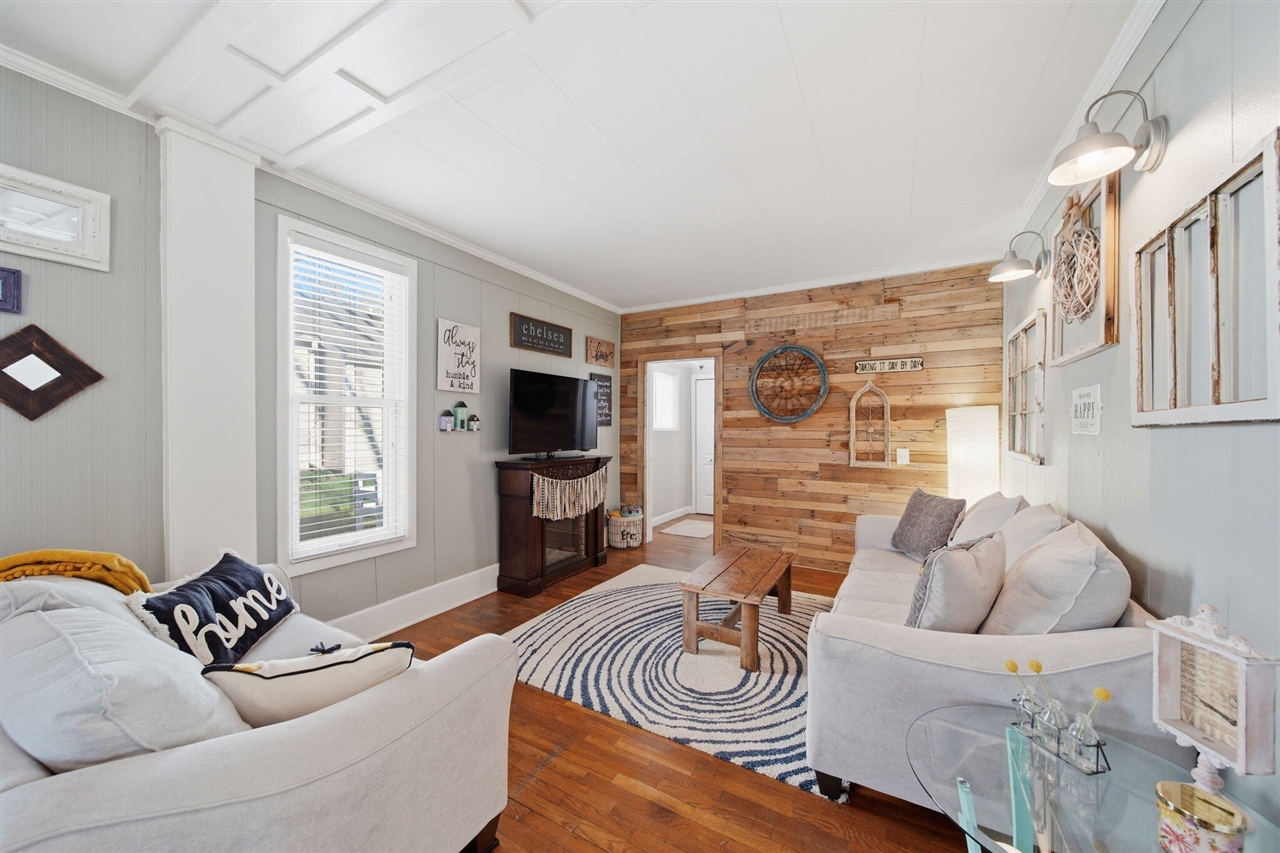 303 W Middle Street, Chelsea, MI, 48118-1505