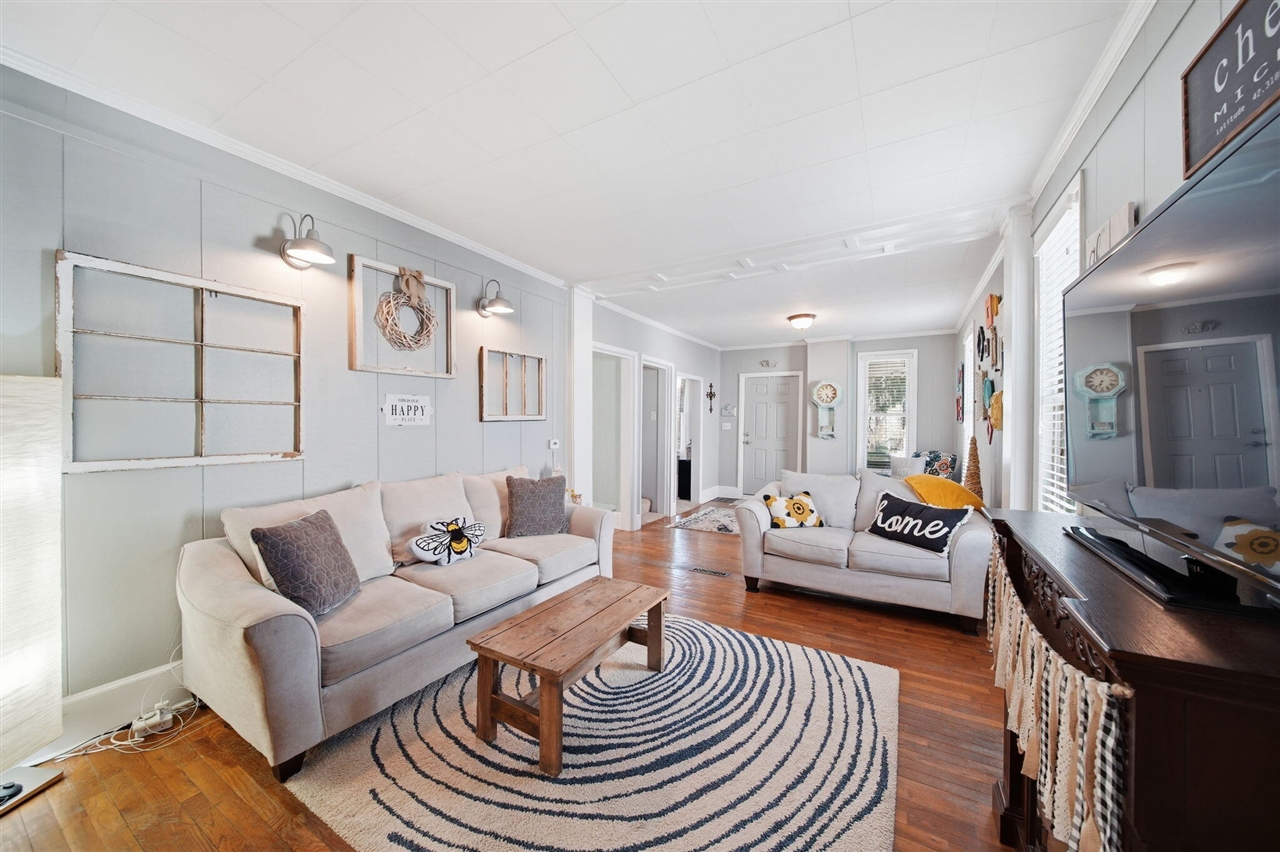 303 W Middle Street, Chelsea, MI, 48118-1505