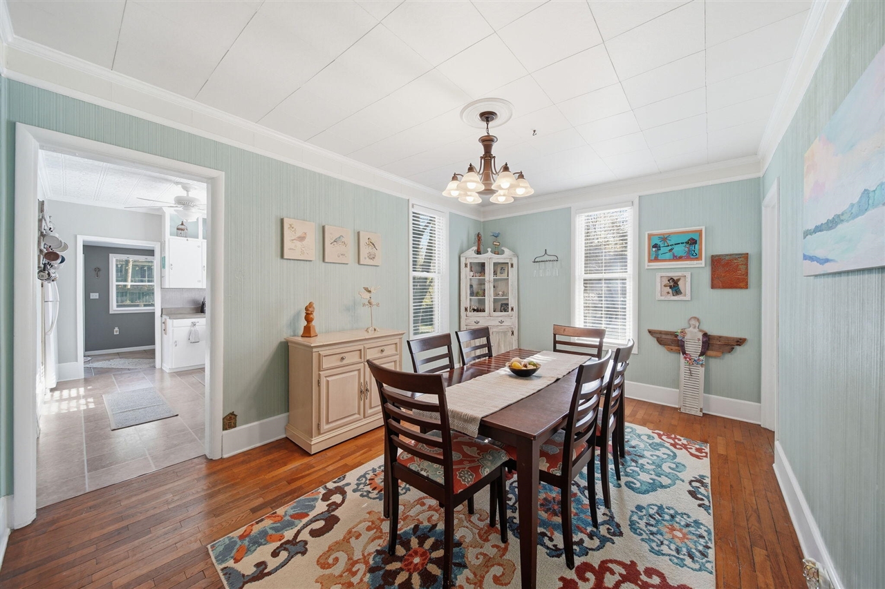 303 W Middle Street, Chelsea, MI, 48118-1505