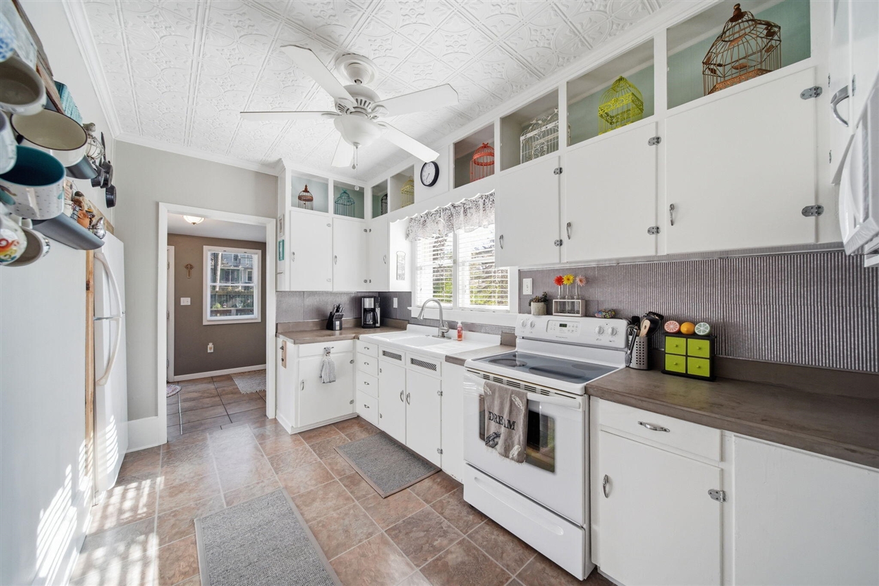 303 W Middle Street, Chelsea, MI, 48118-1505