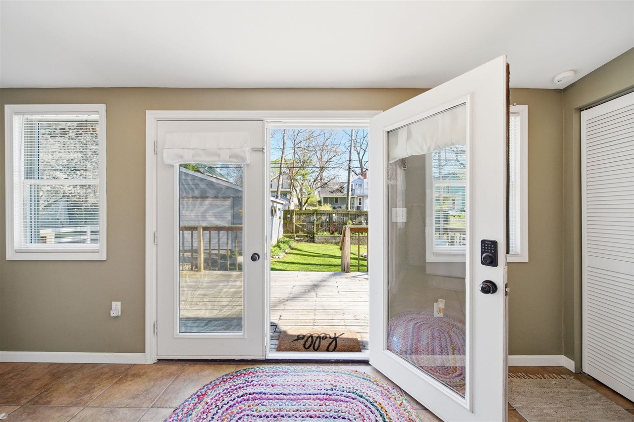 303 W Middle Street, Chelsea, MI, 48118-1505
