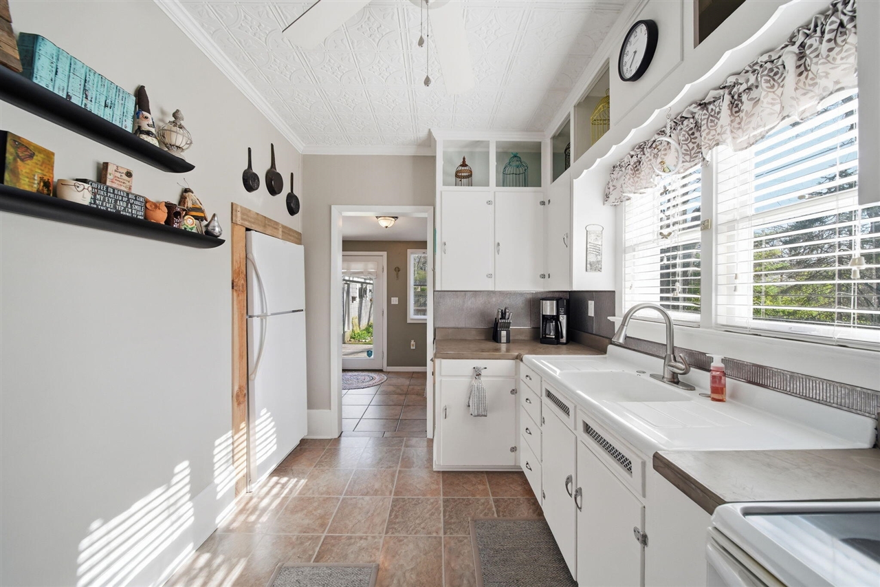 303 W Middle Street, Chelsea, MI, 48118-1505