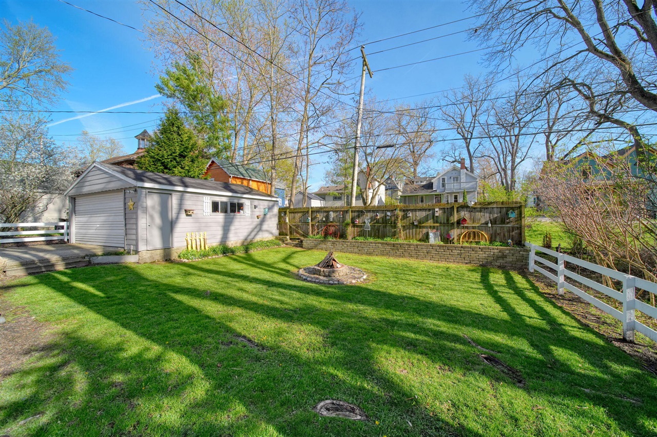 303 W Middle Street, Chelsea, MI, 48118-1505