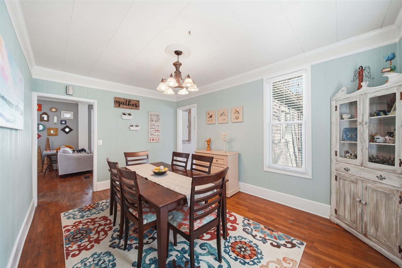 303 W Middle Street, Chelsea, MI, 48118-1505