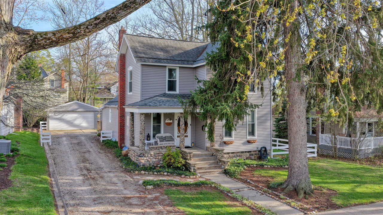 303 W Middle Street, Chelsea, MI, 48118-1505