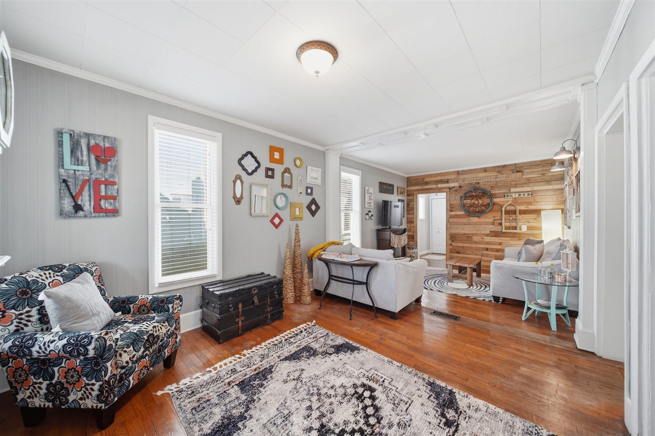 303 W Middle Street, Chelsea, MI, 48118-1505
