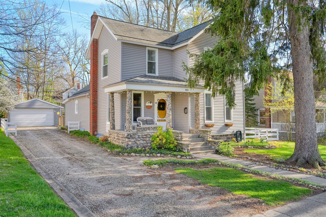 303 W Middle Street, Chelsea, MI, 48118-1505