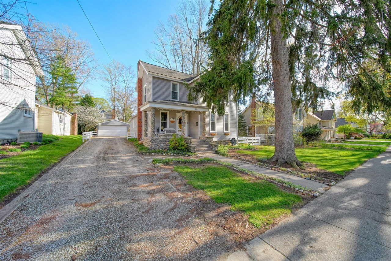 303 W Middle Street, Chelsea, MI, 48118-1505