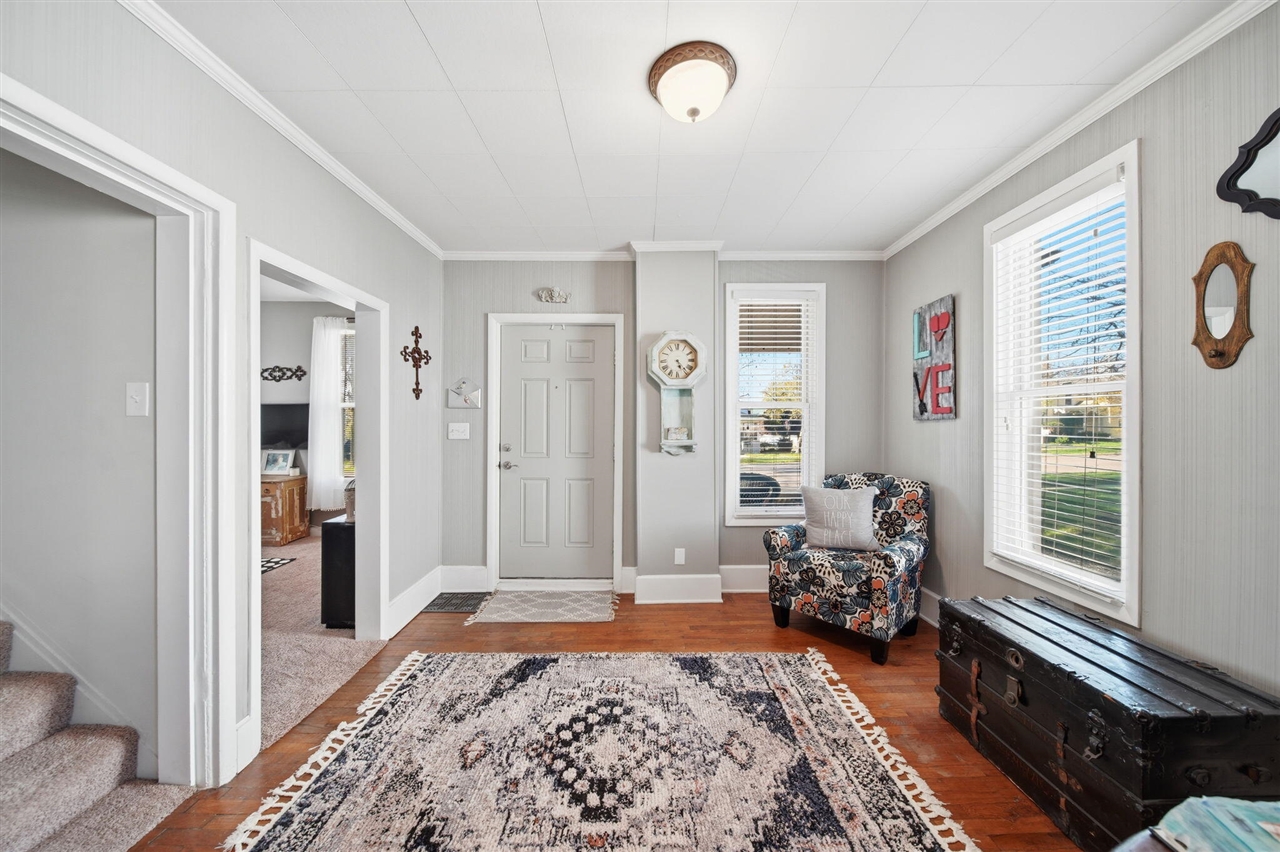 303 W Middle Street, Chelsea, MI, 48118-1505