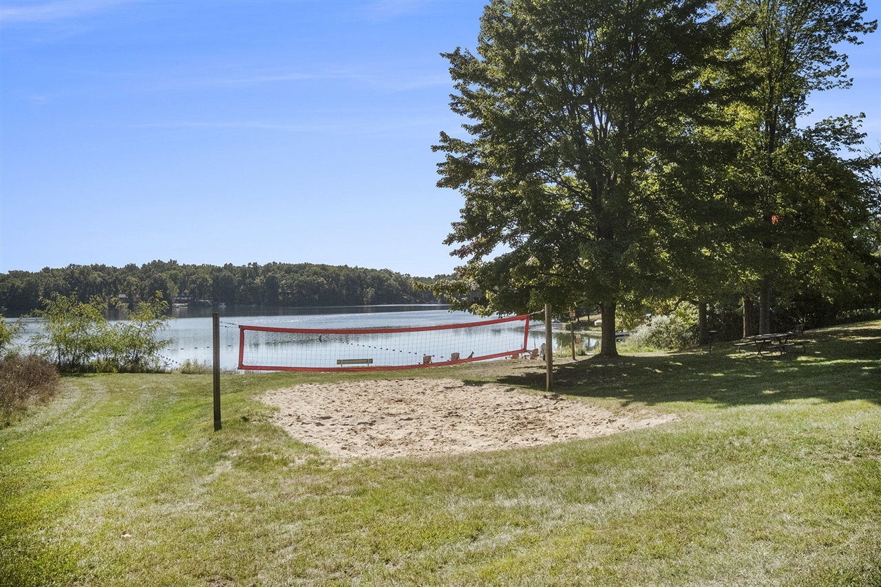 132 Hollybrook Ct, Jerome, MI, 49249-9400