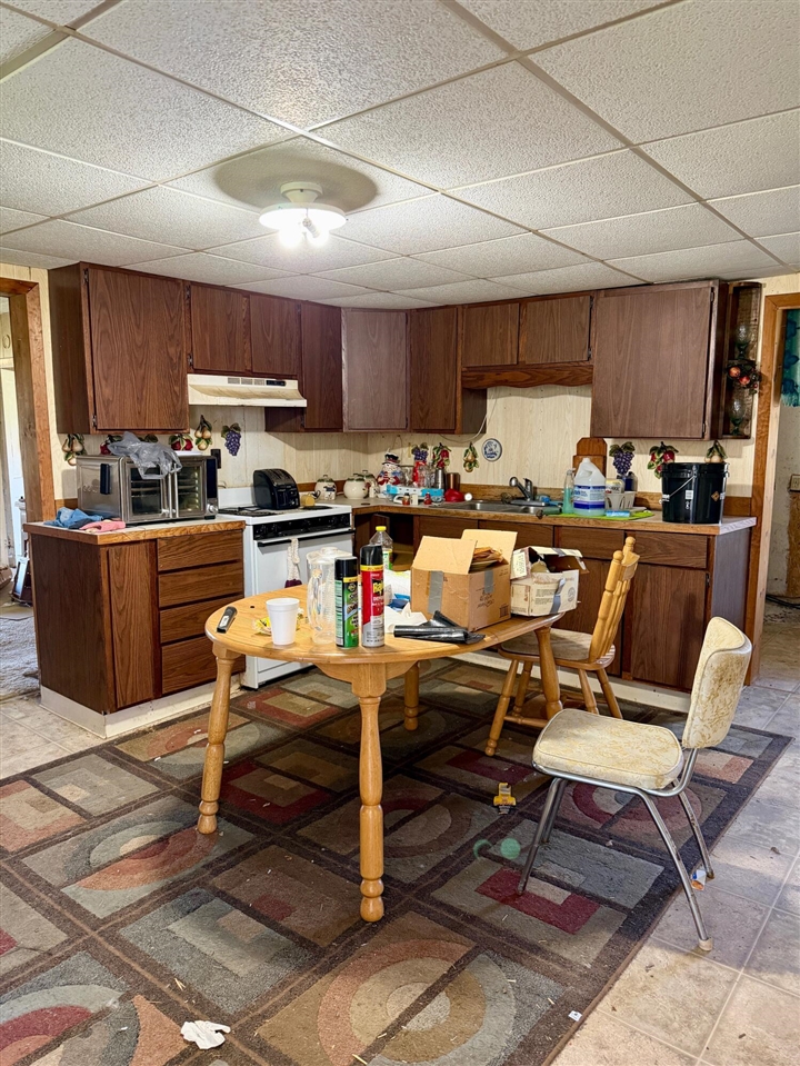 4888 W 12th Street, Fremont, MI, 49412-9608