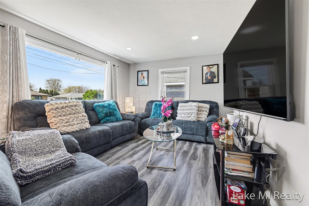 2884 Meyer Avenue, Wyoming, MI, 49519-2543