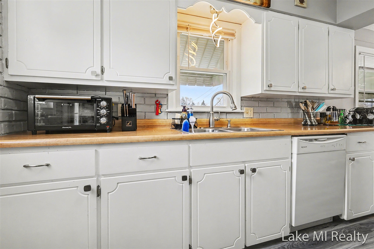 2884 Meyer Avenue, Wyoming, MI, 49519-2543