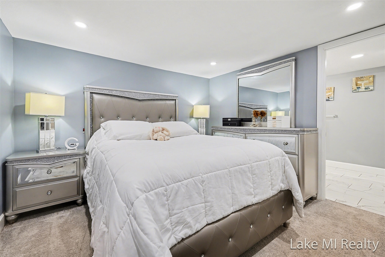 2884 Meyer Avenue, Wyoming, MI, 49519-2543