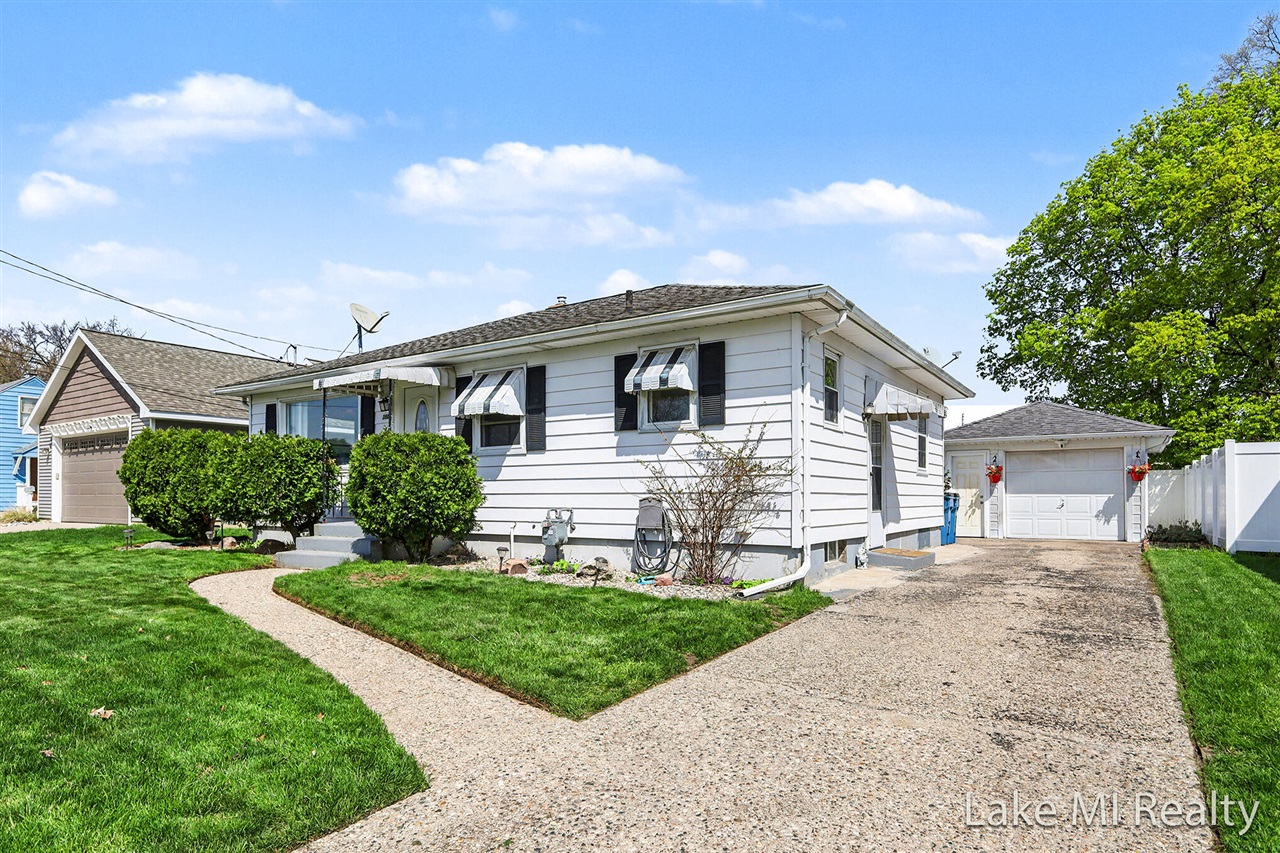 2884 Meyer Avenue, Wyoming, MI, 49519-2543