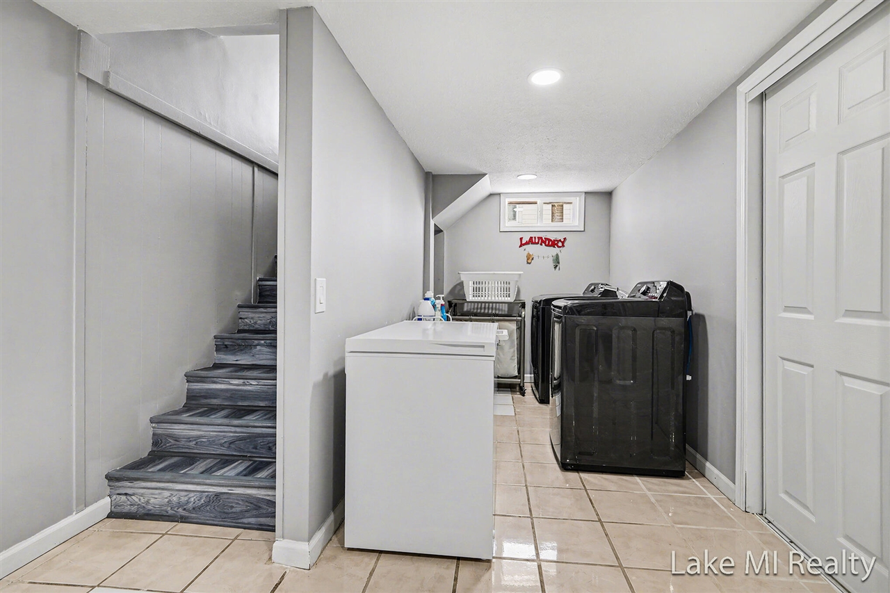 2884 Meyer Avenue, Wyoming, MI, 49519-2543