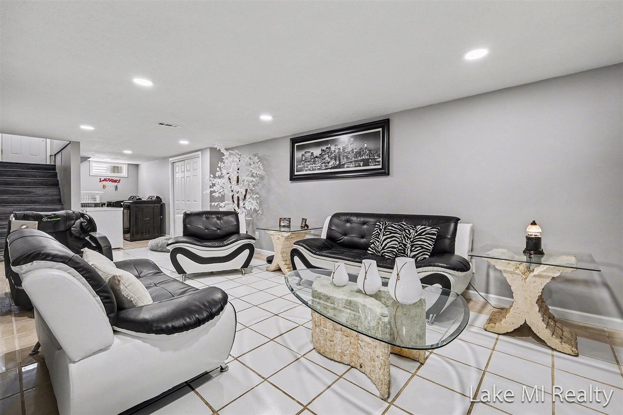 2884 Meyer Avenue, Wyoming, MI, 49519-2543