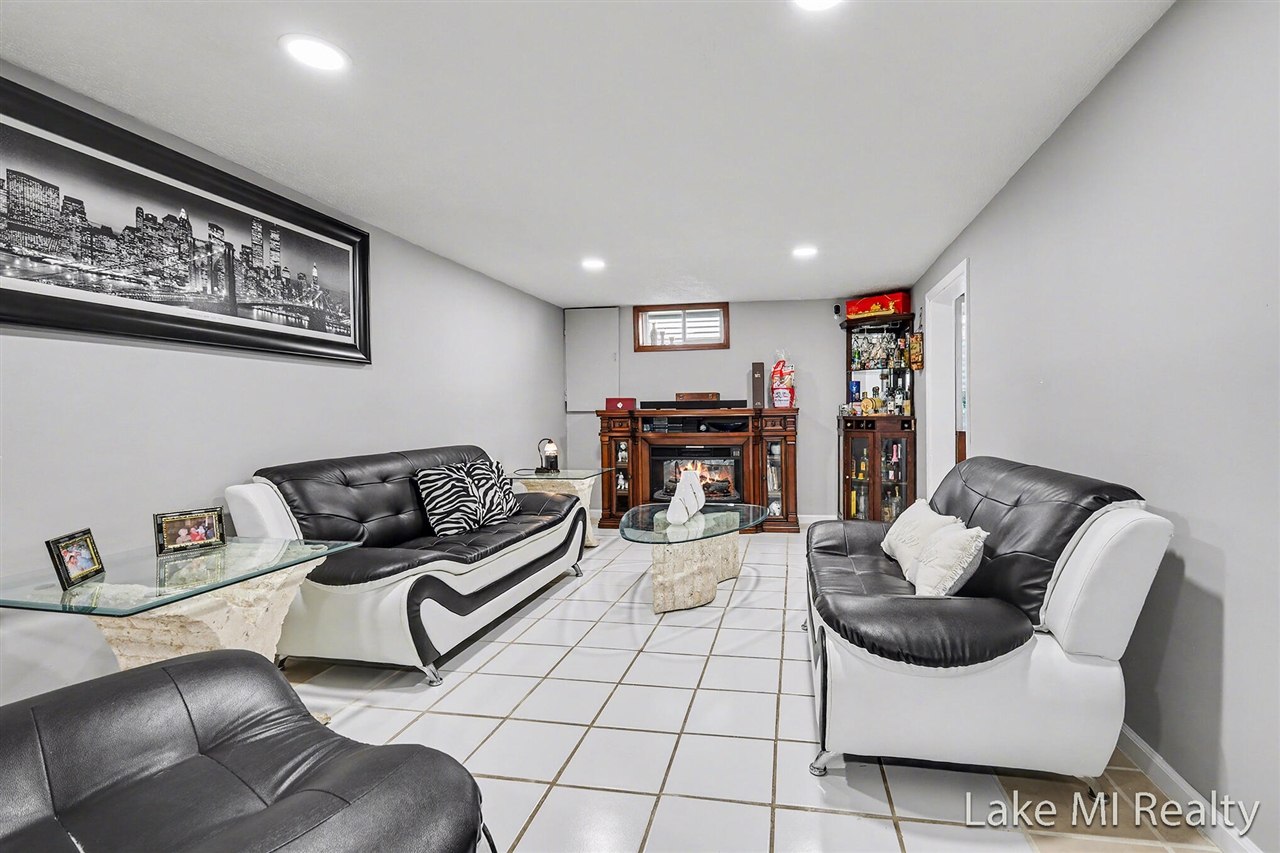 2884 Meyer Avenue, Wyoming, MI, 49519-2543