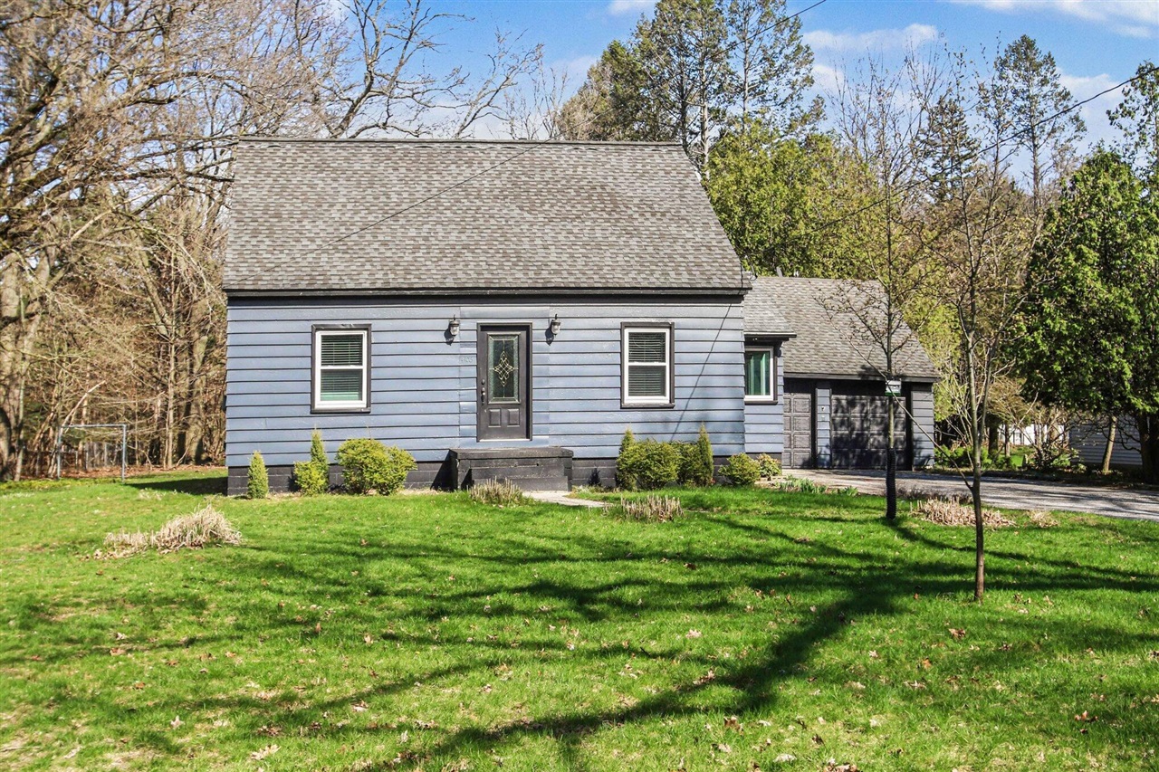 4108 Lake Harbor Road, Norton Shores, MI, 49441-4524