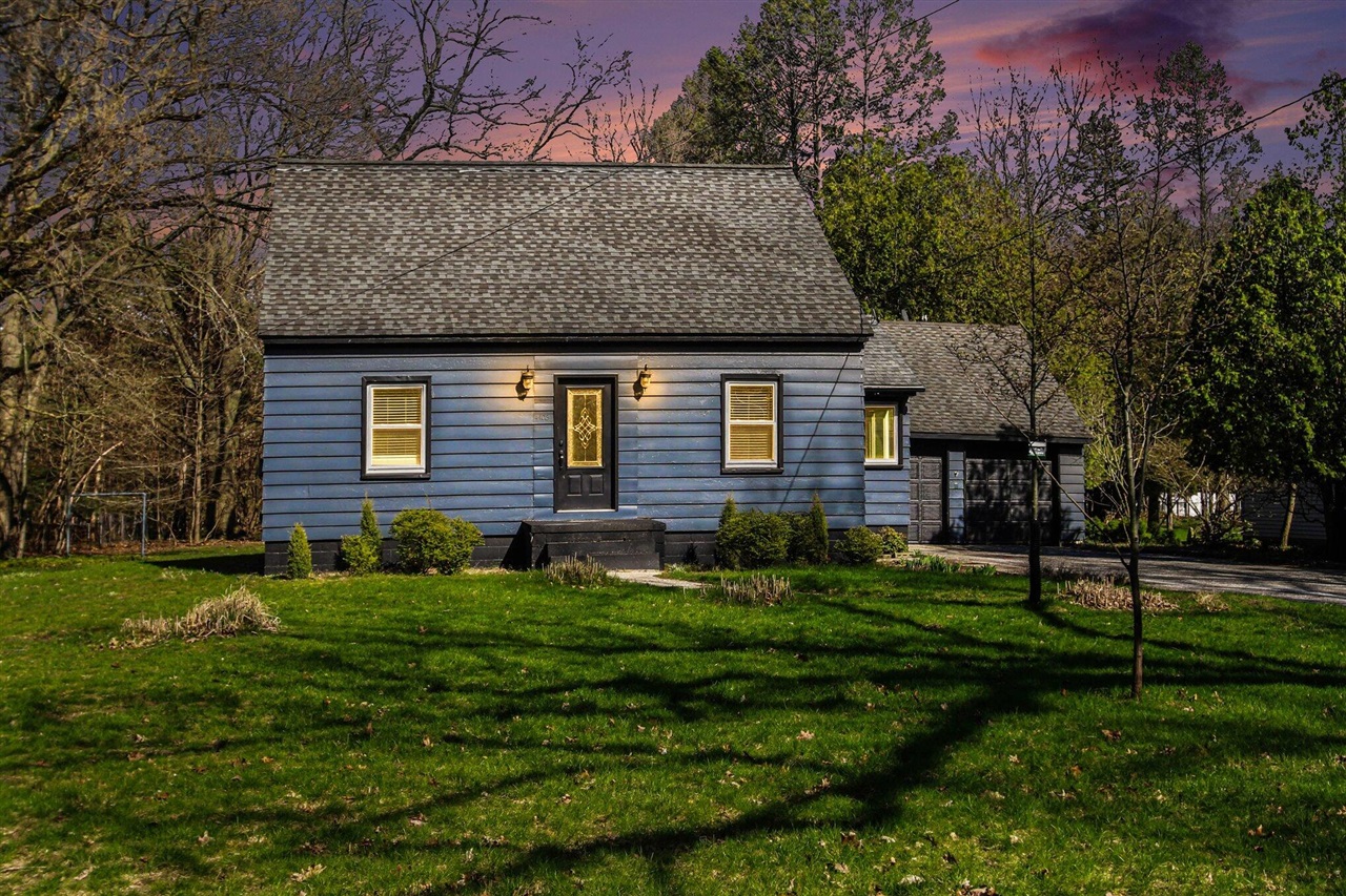 4108 Lake Harbor Road, Norton Shores, MI, 49441-4524