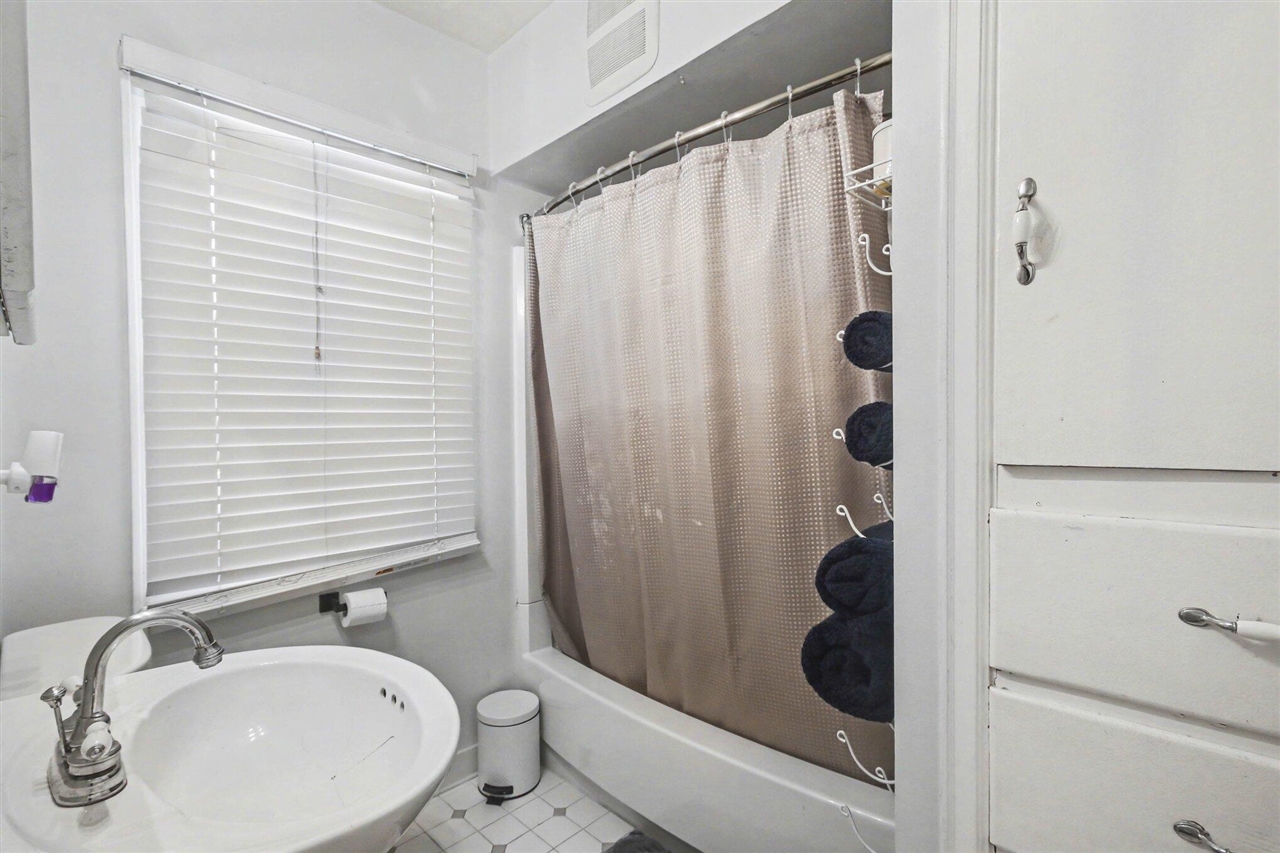 4108 Lake Harbor Road, Norton Shores, MI, 49441-4524