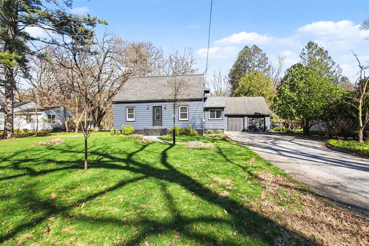 4108 Lake Harbor Road, Norton Shores, MI, 49441-4524